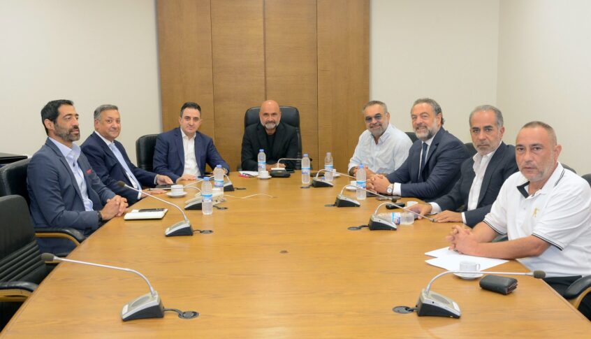 لجنة الشباب والرياضة تابعت مناقشة ملف مسبح لحود الاولمبي وبصدد الادعاء لمعرفة أسباب الهدر أو الفساد