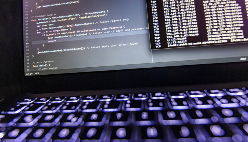 وكالات الأمن الأميركية تتهم إيران بقرصنة معلومات من حملة ترامب ومشاركتها مع حملة بايدن