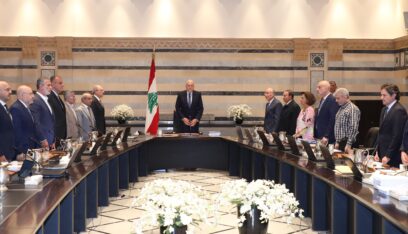 الوقوف دقيقة صمت في مستهل جلسة مجلس الوزراء في السراي برئاسة ميقاتي حدادا على الرئيس سليم الحص