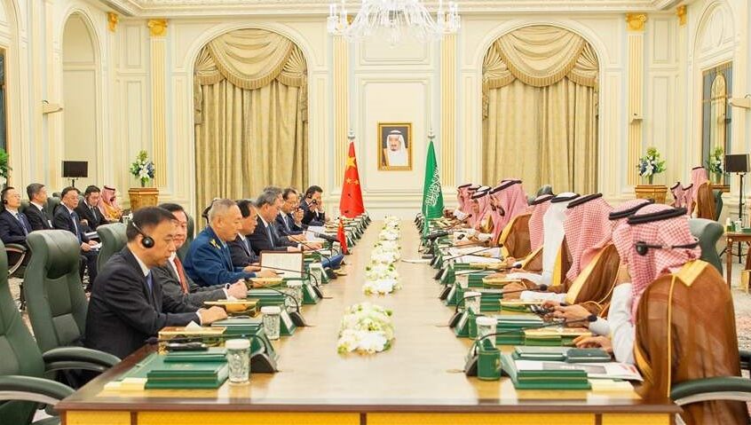 ولي العهد السعودي ورئيس مجلس الدولة الصيني يبحثان في الرياض “التعاون المشترك”