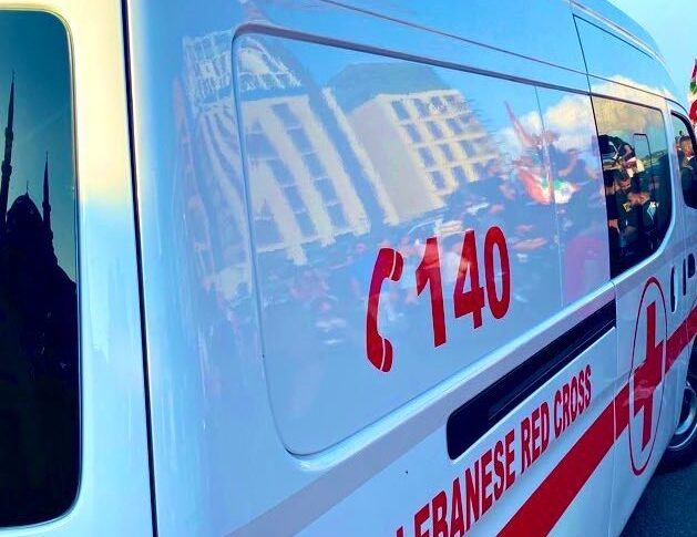 الصليب الأحمر سلم معدات بحث وإنقاذ لفريقي المستجيب الأول في طرابلس