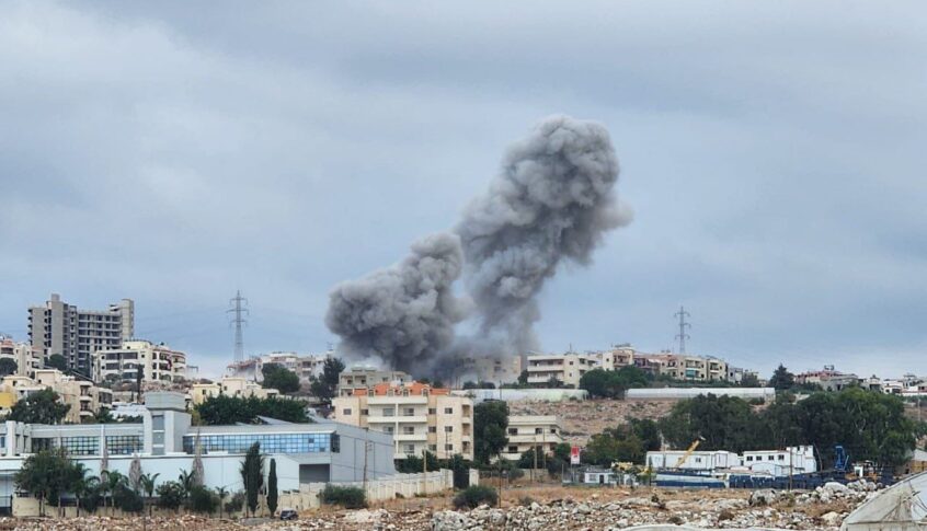 بالفيديو والصور: غارة معادية على بلدة برجا