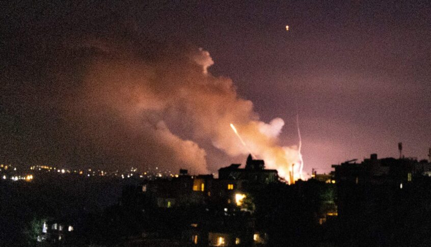 شهداء وجرحى جراء استهداف سيارتين في النبطية