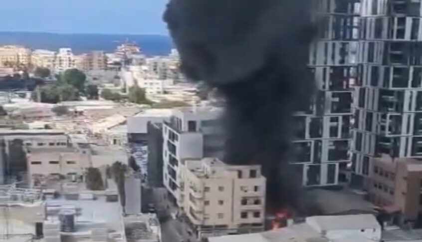 بالفيديو: حريق ضخم في تل ابيب