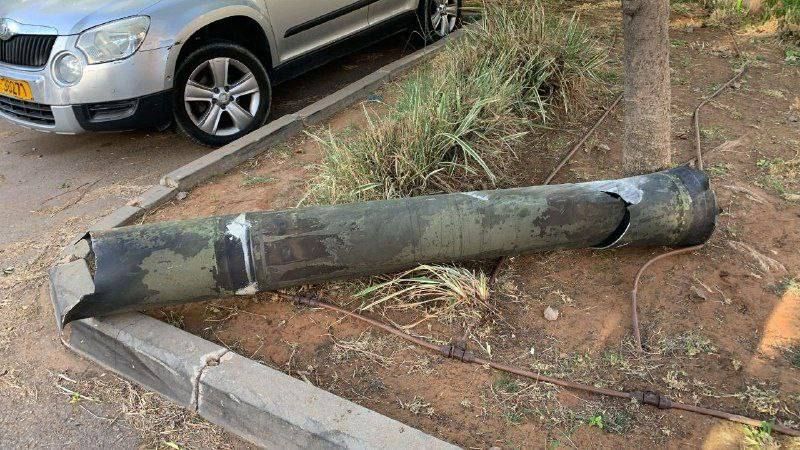بالصور: اصابة امرأة اثر سقوط بقايا صاروخ في تل ابيب