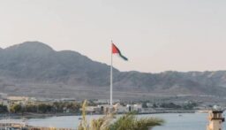 الأردن يرحب بإعلان ترامب رفع العقوبات عن سوريا