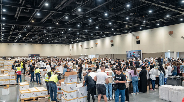حملة “الإمارات معك يا لبنان” تجمع 200 طن من المواد الإغاثية
