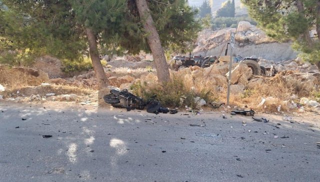بالصور: شهيد بالغارة التي استهدفت دراجة نارية في بلدة القرعون