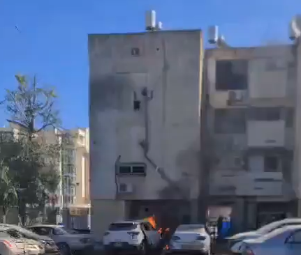 بالفيديو: سقوط عدد من الصواريخ في منطقة الكريوت شمال حيفا
