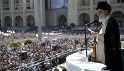 خامنئي بالبندقية … طهران لواشنطن: نحن هنا!