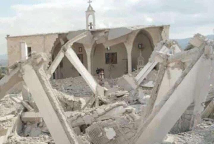 بالصورة: حجم الدمار بكنيسة دردغيا جراء الغارة المعادية التي استهدفتها ليلاً