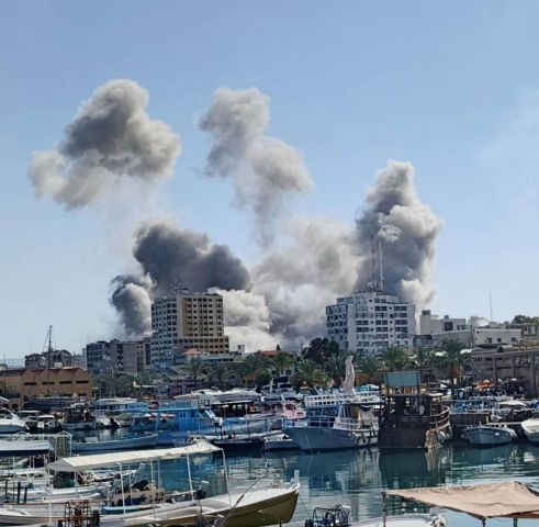 بالفيديو: غارات عنيفة على حي الآثار في مدينة صور