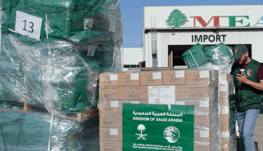 وصول الطائرة الإغاثية السعودية 13 إلى مطار بيروت