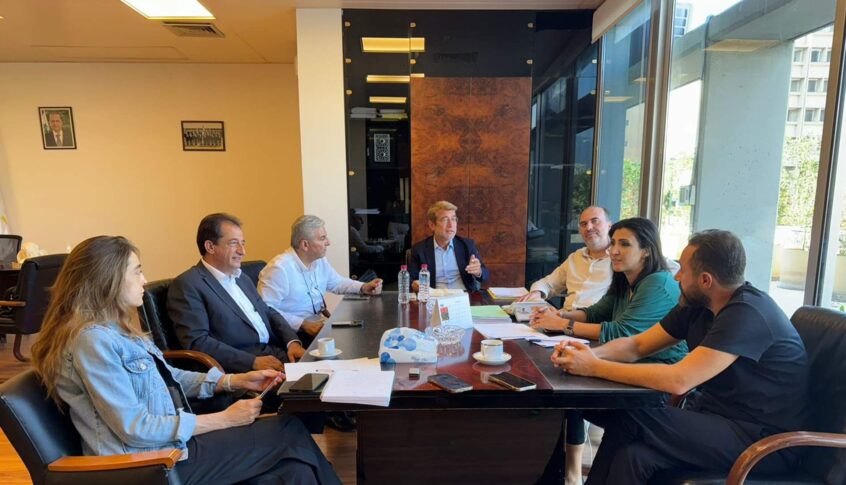 وزير الطاقة يصدر توجيهاته لزيادة ضخ المياه في مراكز الإيواء والمناطق التي تستقبل النازحين