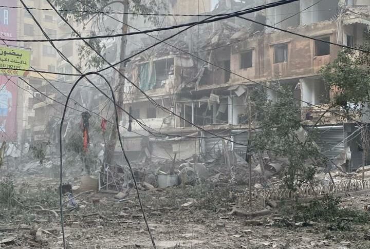 بالفيديو: المبنى المُستهدف في منطقة بئر العبد بعد العدوان الإسرائيلي