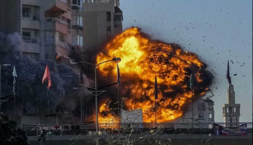 صور توثق صاروخ العدو الذي استهدف مبنى وخلف دمار واسعا في حي ⁧‫الغبيري‬⁩