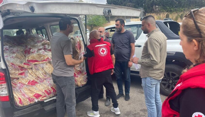خاص المدى – بعدما نزحت بدورها من سراي النبطية الى سراي صيدا المحافظ الترك: “هموم الناس كبيرة جدّاً وهم بحاجة لدعم أكثر”
