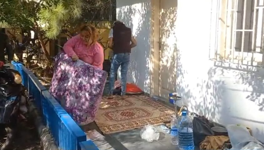 غرفة إدارة الكوارث في بيروت: إخلاء مبنى عائد للبلدية في الحمراء بعد أن دخلته مجموعة عنوة وإزالة خيم مستحدثة في الروشة