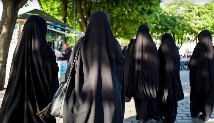 “قانون البرقع” السويسري: قيود جديدة وغرامات مالية للمخالفين!