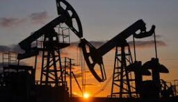 إنخفاض العقود الآجلة للنفط الخام الى  USD63.26 للبرميل