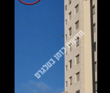بالفيديو: مروحية عسكرية للاحتلال تحمل جنودًا مصابين تتجه نحو مستشفى “بلينسون” في “تل أبيب”