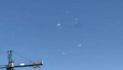 بالفيديو: سماء “تل ابيب” قبل لحظات عقب إطلاق رشقة صاروخية من لبنان