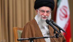 خامنئي: عِبارة “نحن نستطيع” مهمة للغاية ويخطط الأعداء لحذفها