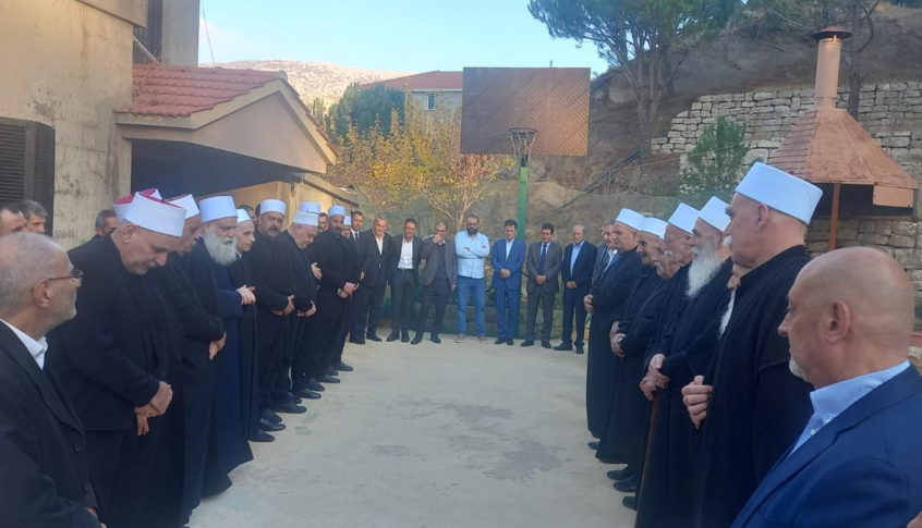 شيخ العقل يدعو القمة العربية لموقف موحد لوقف الحرب ودعم الدولة والجيش