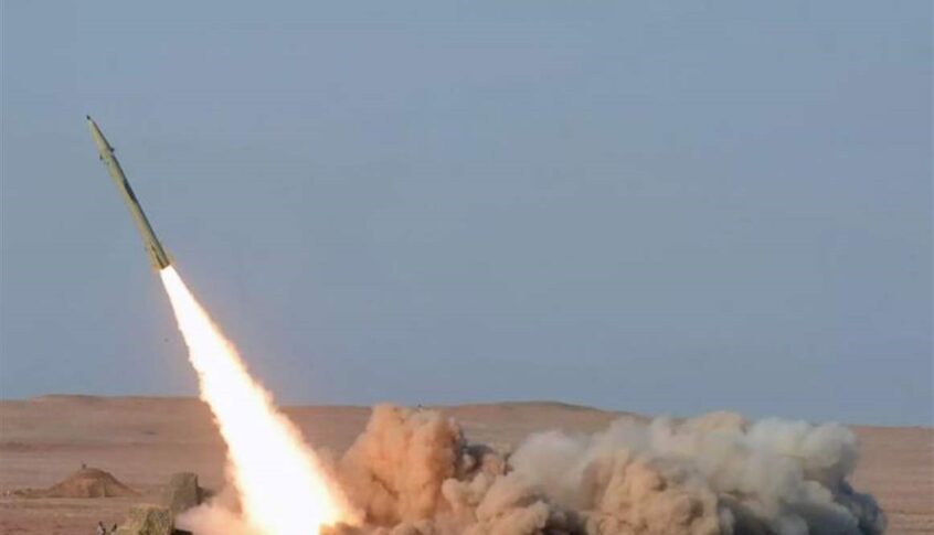 وسائل إعلام إسرائيلية: إصابة 4 مستوطنين بعد إطلاق صاروخ من اليمن وتفعيل صفارات الإنذارات