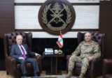 وزير الدفاع يزور قائد الجيش معزيًا