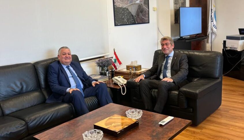 فياّض يبحث مع النقيب زينون تلف قوارير الغاز المتضررة جرَاء العدوان الاسرائيلي