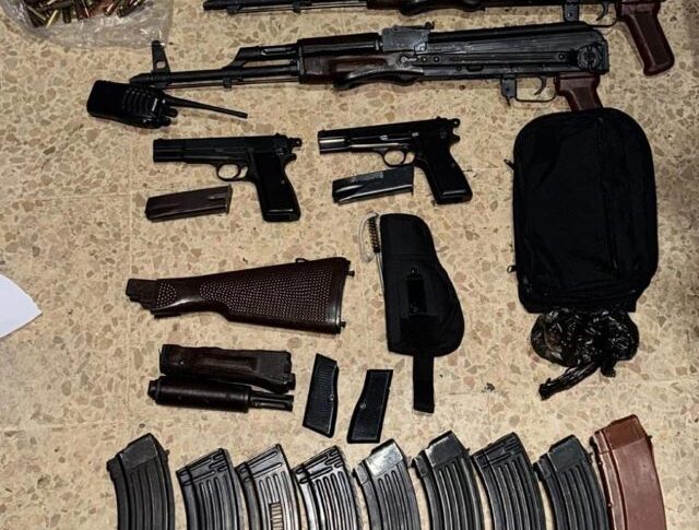 بالصور: مداهمات للجيش وتوقيف 22 شخصًا في مناطق مختلفة من البقاع وبيروت