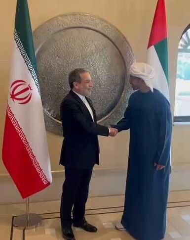 وزير الخارجية الإماراتي يستقبل نظيره الإيراني ويبحث معه التطورات الإقليمية الراهنة