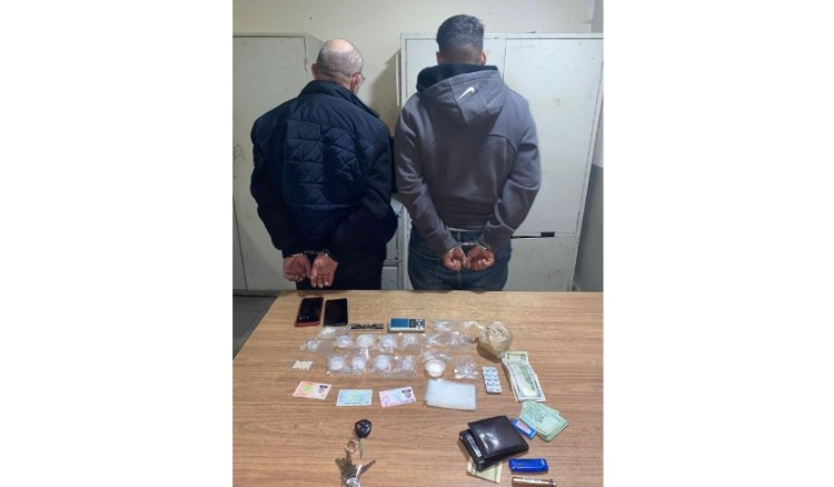 في محلة سوق الأحد…استقصاء بيروت قبضت على مروجي مخدرات بالجرم المشهود