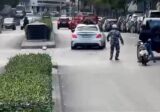 سيارة تدهس عنصرا في قوى الأمن في بيروت(بالفيديو)