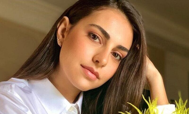 بالصور: فاليري أبو شقرا بإطلالة “ساحرة” في الإمارات