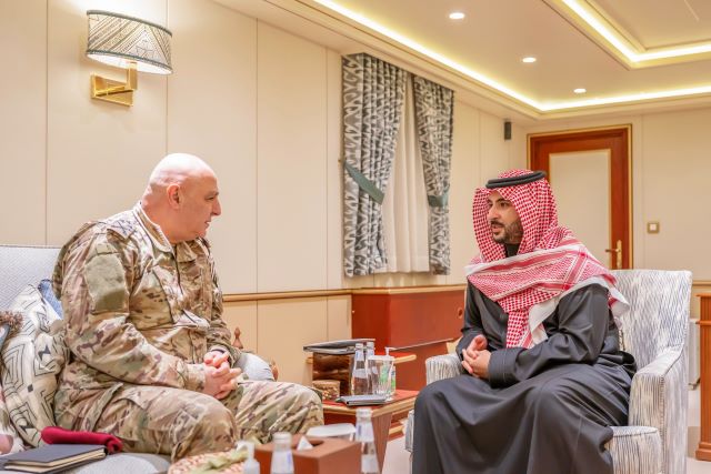 لقاء بين وزير دفاع السعودية وقائد الجيش وبحث في مستجدات الأوضاع في لبنان
