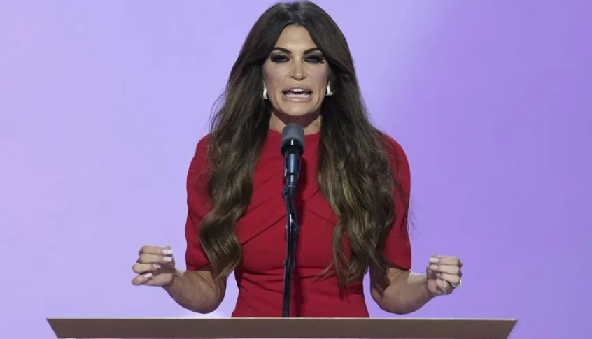 ترامب يعيّن الخطيبة السابقة لابنه سفيرة في اليونان