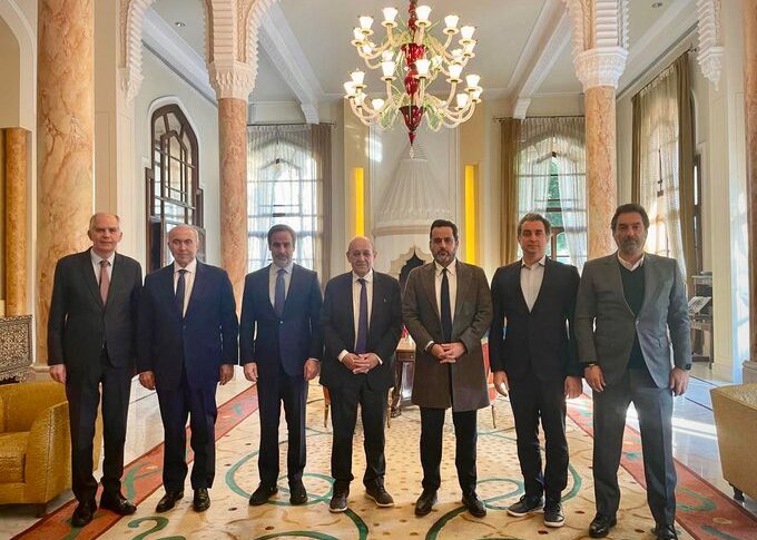 لودريان يلتقي ممثلين عن نواب المعارضة في قصر الصنوبر