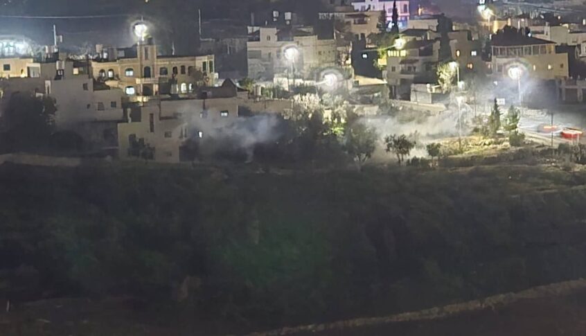 مواجهات بين شبان فلسطينيين وقوات الاحتلال بالضفة الغربية