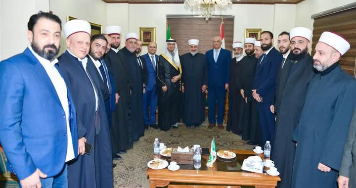 بخاري زار المجلس العلوي في جبل محسن والشيخ قدور رحب ب”الضيف العزيز” وتمنى تمثيل الطائفة في مجلس الوزراء
