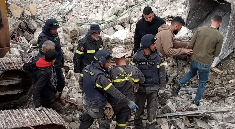 الدفاع المدني: نقل جثمان شهيد سقط نتيجة الاعتداءات الإسرائيلية وانتشال رفات شهيدين