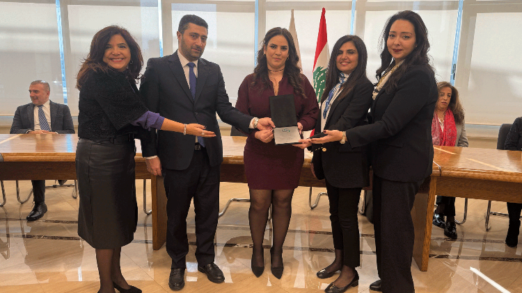 جامعة الحكمة إحتفلت بنيل إحدى طالباتها المرتبة الأولى في كولوكيوم التمريض البروفسور نعمة: حرصاء على تزويد طلابنا بأفضل المهارات