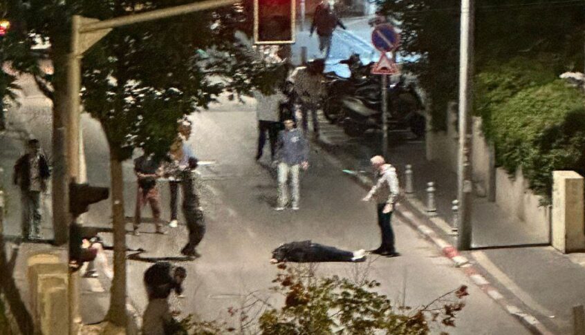اعلام العدو: حادثة طعن في تل أبيب تسفر عن جريحين على الأقل(بالصورة)