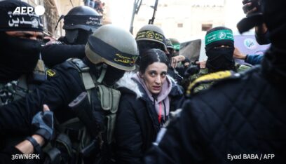 الصليب الأحمر دعا إلى عمليات نقل آمنة وكريمة للرهائن