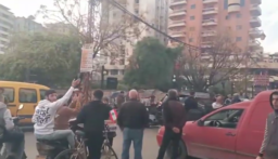 حالة من التوتر وتحطيم منزل في جبل محسن…ما الذي يحدث في طرابلس؟(بالفيديو)