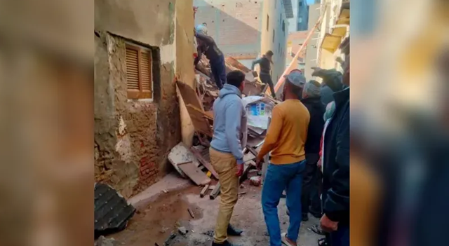 مصرع شخص وإصابة آخرين في انهيار منزل شمالي مصر