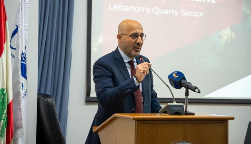 طلاب يقومون برقمنة وزارة البيئة لاسترداد ملايين الدولارات من مستحقات المقالع والكسارات