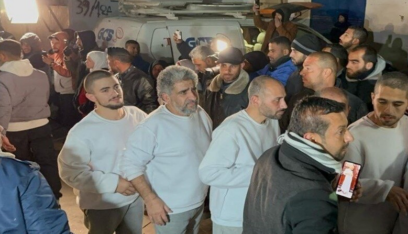 حافلة أقلّت معتقلين فلسطينيين أفرجت عنهم إسرائيل وصلت إلى رام الله
