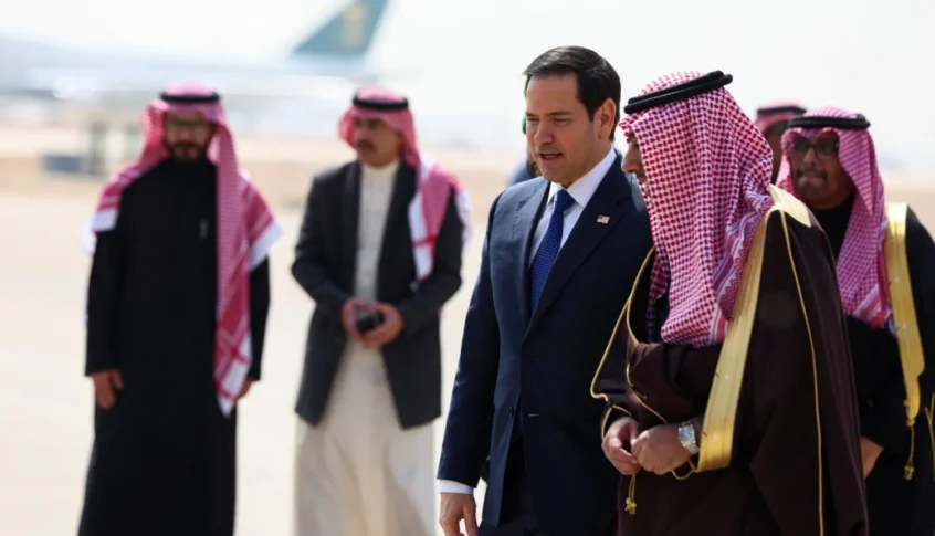 وزير الخارجية الأميركي يصل إلى الرياض عشية محادثات حول أوكرانيا